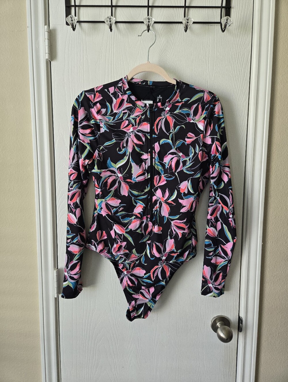 Volcom Rashguard Surf Suit - Picture 2 of 11